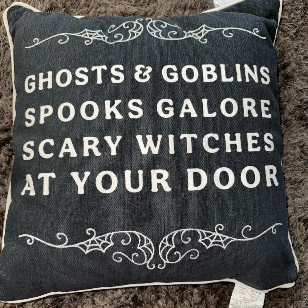 🎃 LUXURY HALLOWEEN THROW PILLOW – NEW W/TAGS 👻
